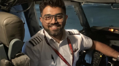 Smit Machchhar, piloto del avi�n de la compa��a�Flydubai que result� herido tras ser atacado por el primer oficial.