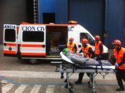 Traslado del herido a la ambulancia