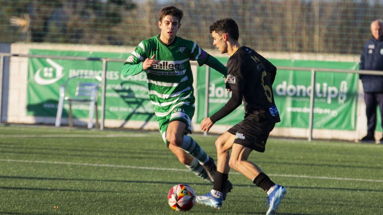 José Ramón encara a un rival en A Porta Santa