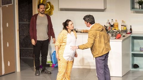 Vanesa Sotelo e Tito Asorey adaptaron a obra de Ibsen para a nova producin de Tala Teatro Unha inimiga do pobo.