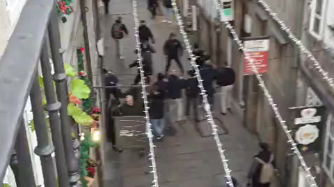 Pelea con gas pimienta en Santiago