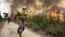 Brigadas forestales en un incendio en Pantn