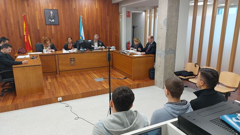 Un boxeador federado acepta dos años de cárcel y pagar 32.000 euros a dos jóvenes a los que dio una paliza en Vigo