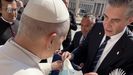 El papa Le�n XIV, con Mart�n Pel�ez y Santi Cazorla