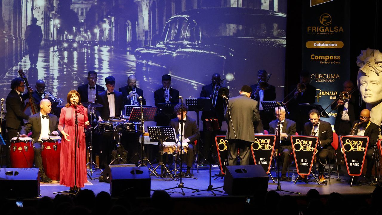 La Savoy Club Big Band abre el Festival MusicaV de Vigo.Gloria Mu&ntilde;oz, en un momento de la funci&oacute;n, en su personaje de Michka