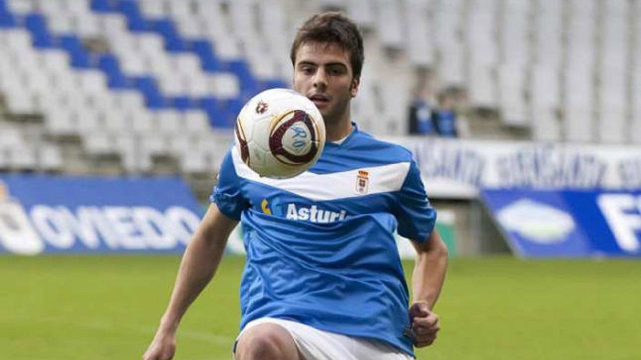 Pelayo Novo, con la camiseta del Real Oviedo. © La Voz de Galicia