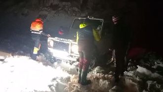 El complicado rescate de diez senderistas atrapados en la nieve en Cervantes