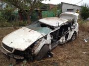 El coche de las v�ctimas qued� destrozado tras chocar con un poste y dar varias vueltas de campana