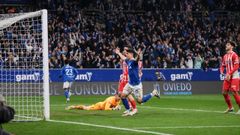 Colombatto celebra el gol de Hassan al Sporting en el ltimo derbi asturiano