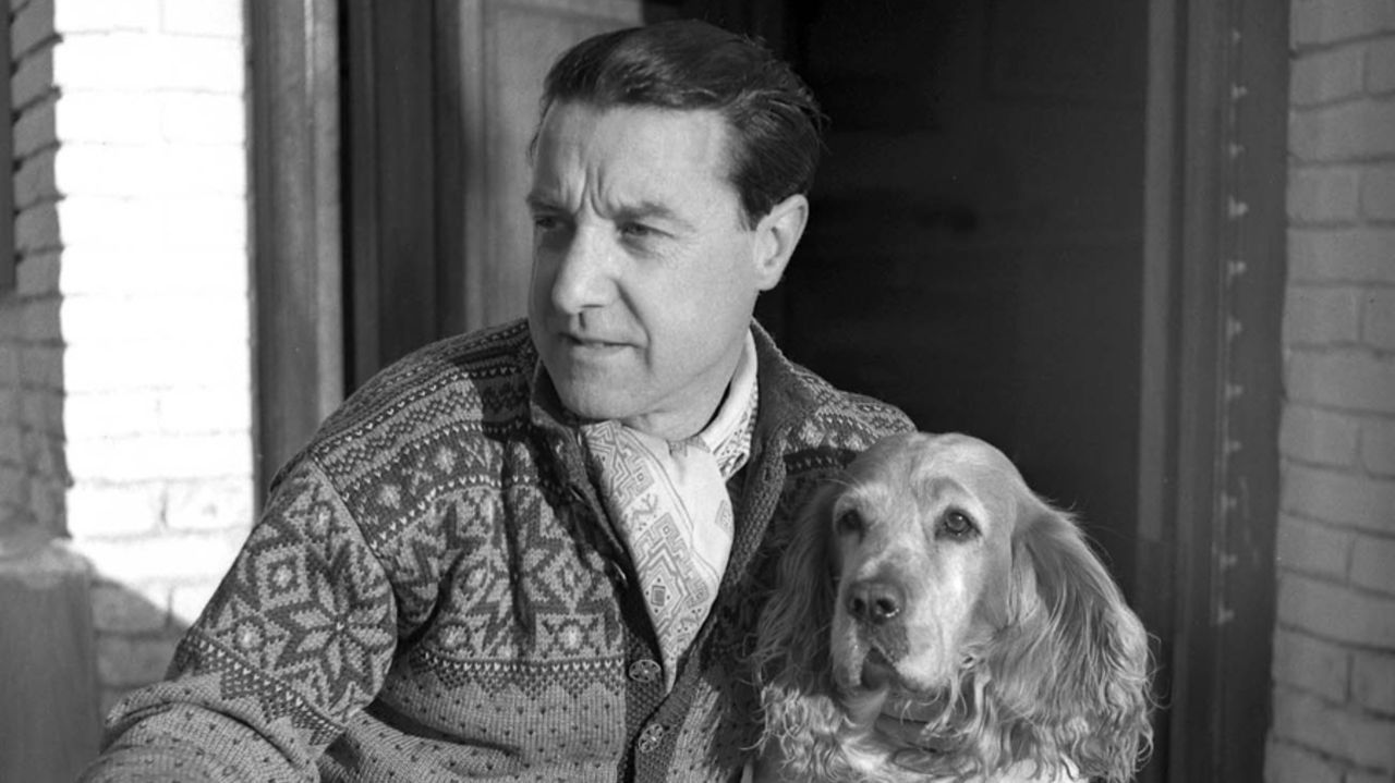 La huella de los antiguos cines en las fachadas de Ourense.Instante de la pel�cula de Angela Schanelec��My wife cries�