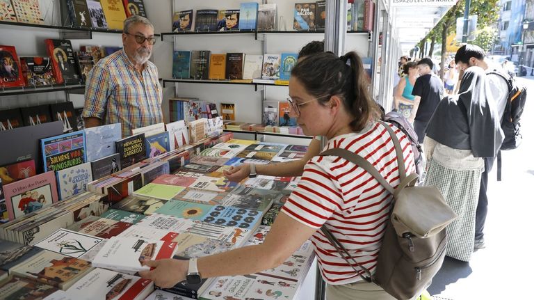 La Feria del Libro de Vigo ya anima la Alameda