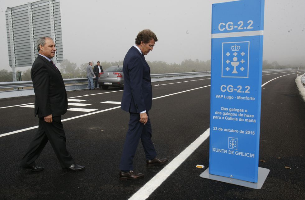 El alcalde de Monforte y el presidente de la Xunta, durante la inauguraci�n de ayer. 