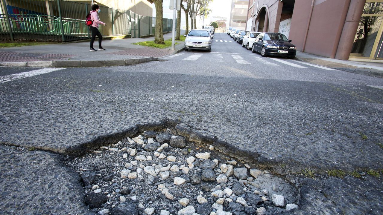 Bache en la plaza �lvaro Cunqueiro (Esteiro)