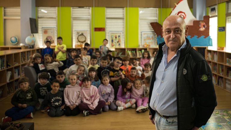 Victorino Palacios cambia las sesiones de orientador escolar por los platos de DJ