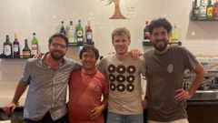 Los encargados de regentar el restaurante El Corcubión, en Buenos Aires