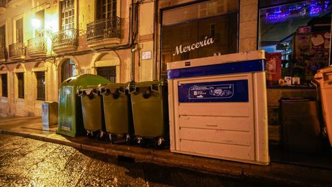 Contenedores de basura en la ciudad de Ourense.