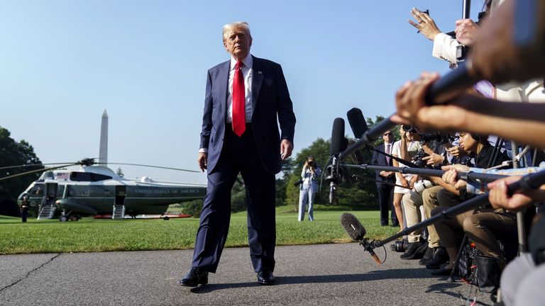 Trump dice ahora que hay «un 50 % de posibilidades, o menos» de lograr un pacto comercial con la UE