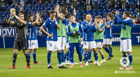 Los jugadores del Oviedo tras el derbi asturiano