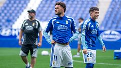 �lex Cardero, en primer plano, antes del Real Oviedo-Le Havre