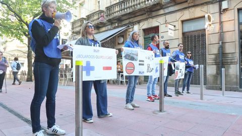 Concentracin del Sindicato Unificado de Polica (SUP) delante de los bolardos de la calle Peregrina de Pontevedra