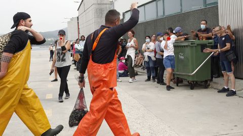 CONFLICTO ENTRE MARISCADORES DE A PIE CON LOS DE A FLOTE DE LA COFRADIA DE PESCADORES DE RIANXO POR LAS CONCESIONES