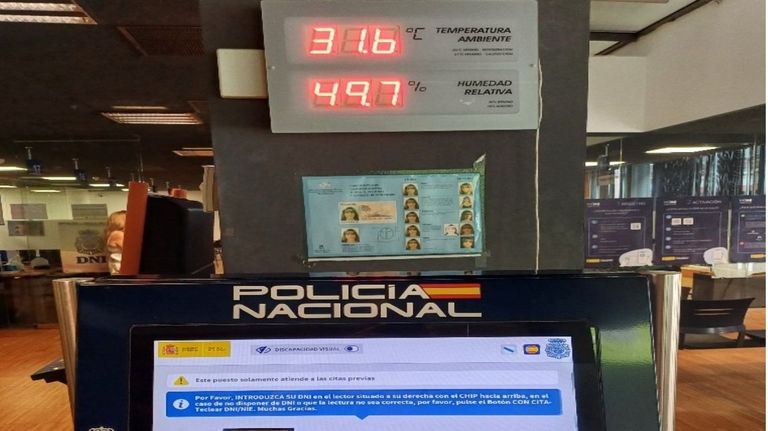 La comisaría de la Policía Local de Vigo renueva su climatización, mientras la Nacional «se asa en verano»