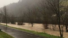 Crecida del r�o Villoria, en Laviana