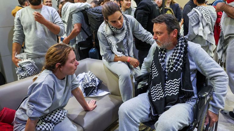 Los activistas de la Flotilla denuncian violencia física y sexual: «Nos golpearon, se podían oír los gritos»