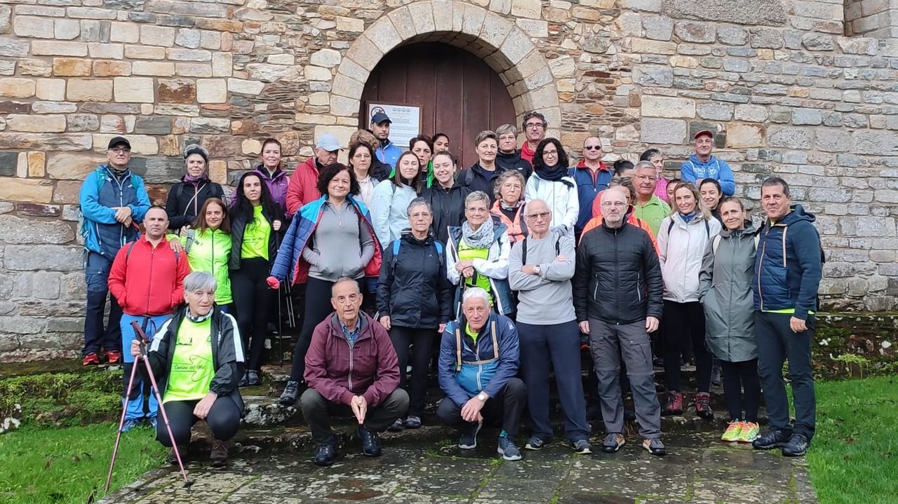 Participantes en la etapa entre San Martio de Mondoedo, en Foz, y la iglesia de Vila do Medio, Burela