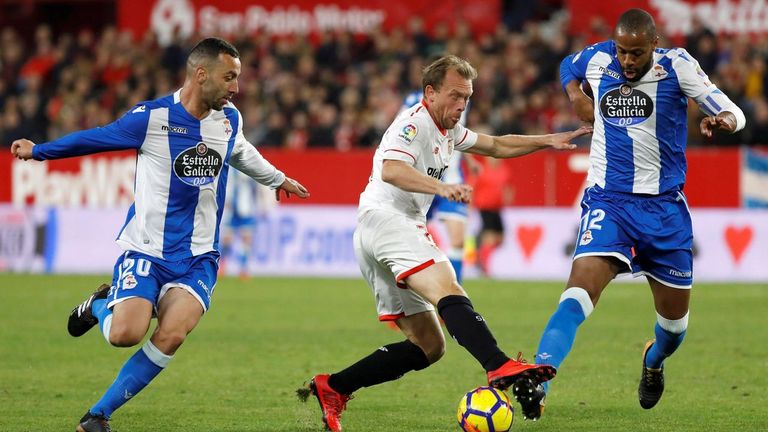 Krohn-Dehli, en diciembre, jugando con el Deportivo contra el Sevilla