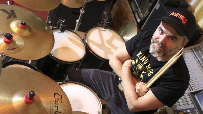 Javier Ontañón es batería del grupo Graveroad ST