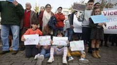 Niños de Viveiro que participaron en la manifestación del domingo denunciaron que el centro de salud lleva casi un año sin pediatras