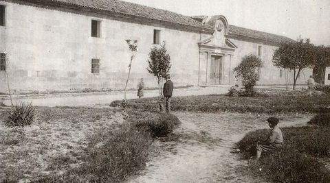 Imagen antigua del cuartel de San Fernando, donde ahora es la facultad de Bellas Artes