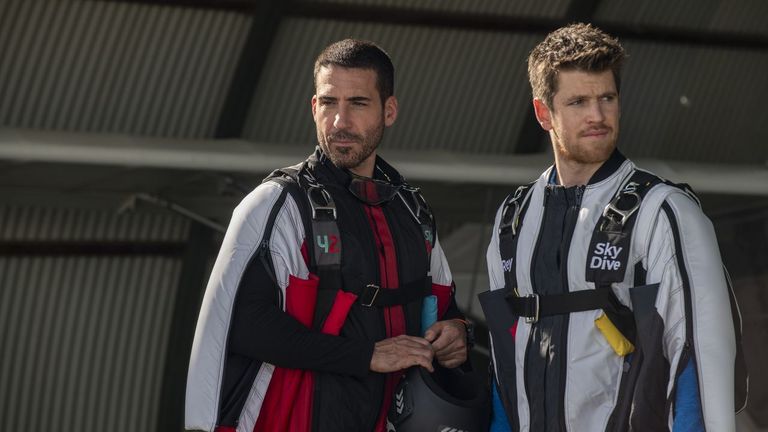 «La fiera», la película sobre la historia real de un grupo de amigos muertos haciendo salto base