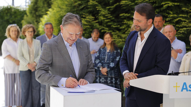 El presidente del PP de Asturias, �lvaro Queipo, y el alcalde de Oviedo, Alfredo Canteli