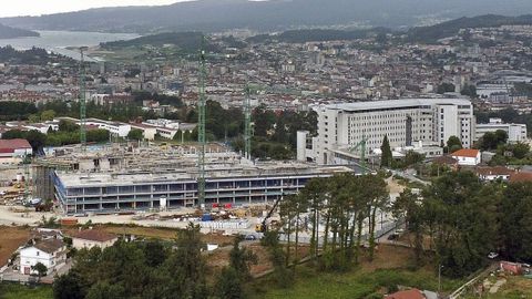 Obras de construccin del nuevo hospital de Pontevedra, el Gran Montecelo