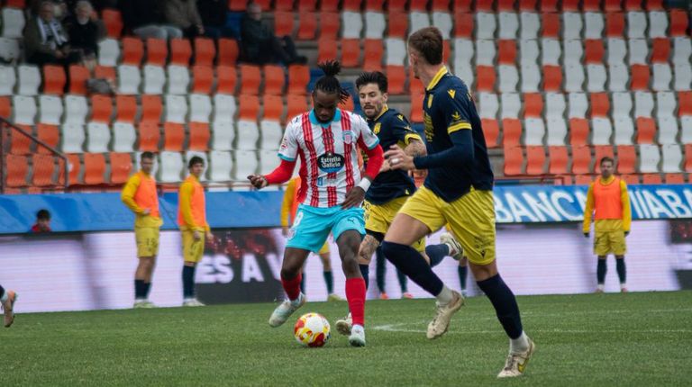 El Lugo pondrá a la venta este miércoles cien entradas para el derbi ante el Arenteiro