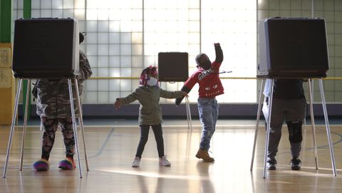 Ciudadanos ejerciendo su derecho al voto en Ohio