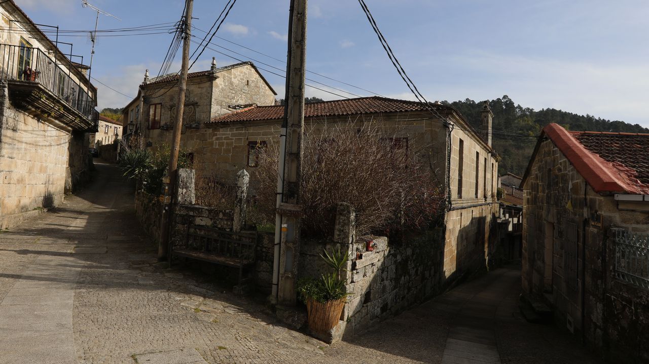 Ourense respira entroido.Autocaravanas en la zona del faro de Meirs, en el municipio de Valdovio