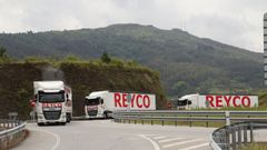 Foto de archivo de varios camiones de la flota de Reyco