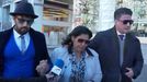 Lucía, la madre del jugador Dani Alves, se ha reunido esta mañana en Barcelona con el equipo de abogados que lleva el caso de su hijo