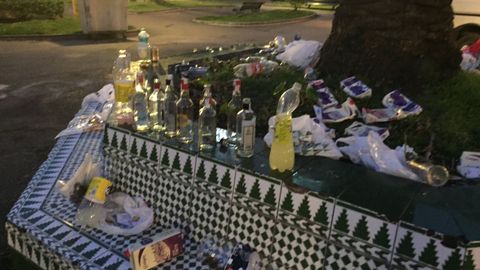 Restos de botellón en los jardines de Méndez Núñez de A Coruña en una imagen de archivo
