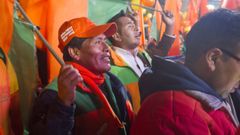 Seguidores de Carlos Mesa, en el mitin de cierre de campaa celebrado en la plaza San Francisco de La Paz