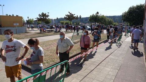 En Milladoiro (Ames), tambin haba una larga espera para poder votar en el pabelln municipal