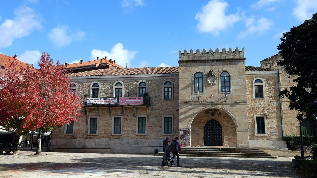 El ayuntamiento de Noia se iluminará de morado del 20 al 28 de noviembre