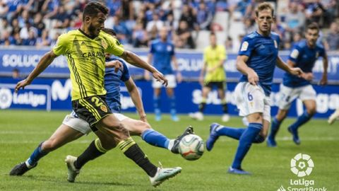 Luis Su�rez anota el 2-2 ante el Real Oviedo