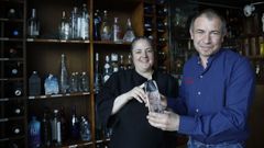 Ana Fernndez y Carlos Crespo, con el premio FineWaters 2023 por tener la carta de aguas ms extensa del mundo.