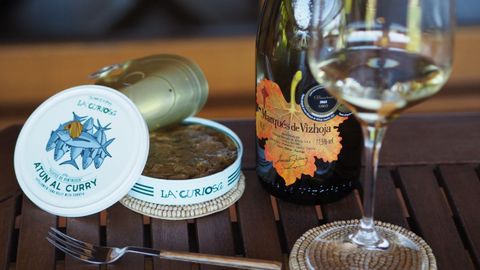 Vino Blanco Marqus de Vizhoja y Atn al curry La Curiosa