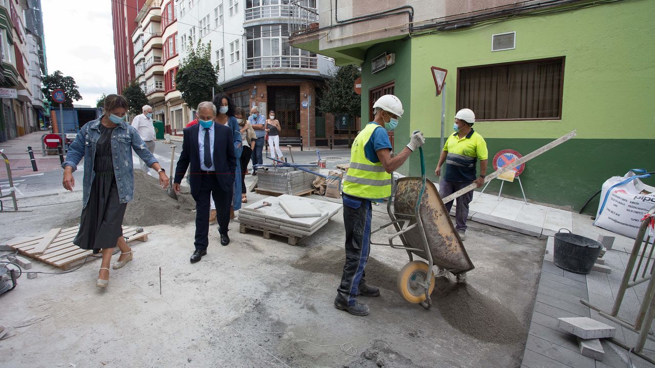 Visita de la alcaldesa de Lugo y del presidente de la Diputacin a las obras de peatonalizacin en Recatelo