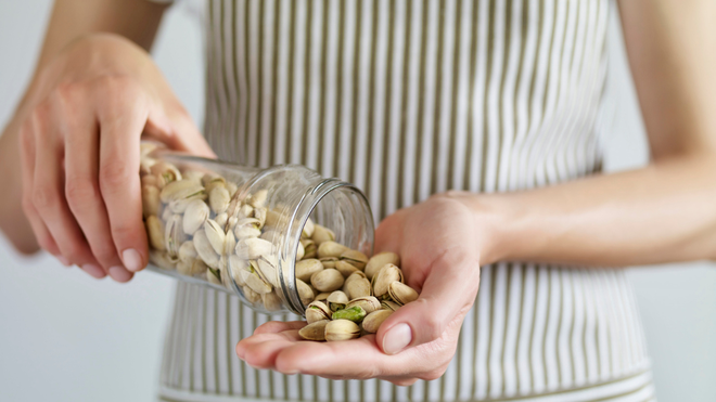 Lo ideal es consumir los pistachos entre una y dos horas antes de acostarse para permitir que el cuerpo absorba los nutrientes.